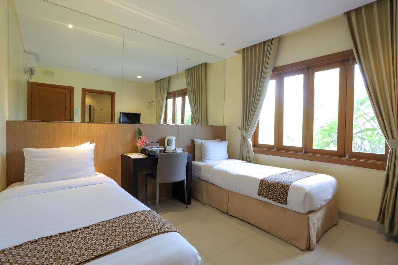 Country Heritage Hotel Surabaya Exteriör bild