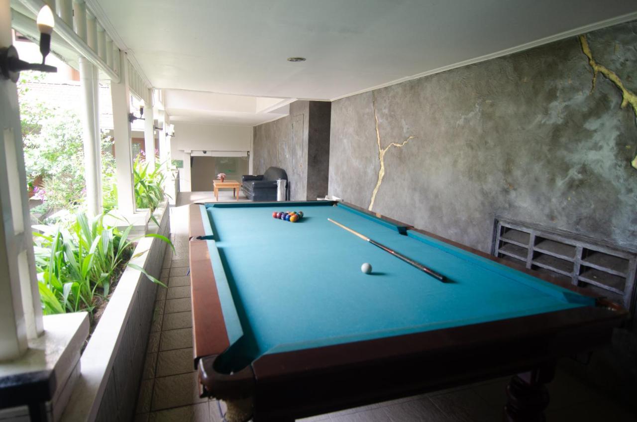 Country Heritage Hotel Surabaya Exteriör bild