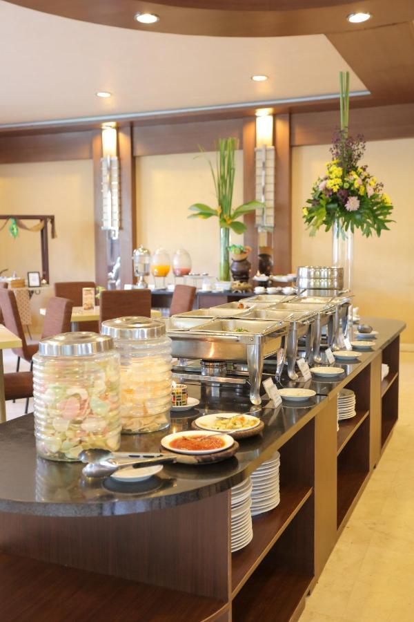 Country Heritage Hotel Surabaya Exteriör bild