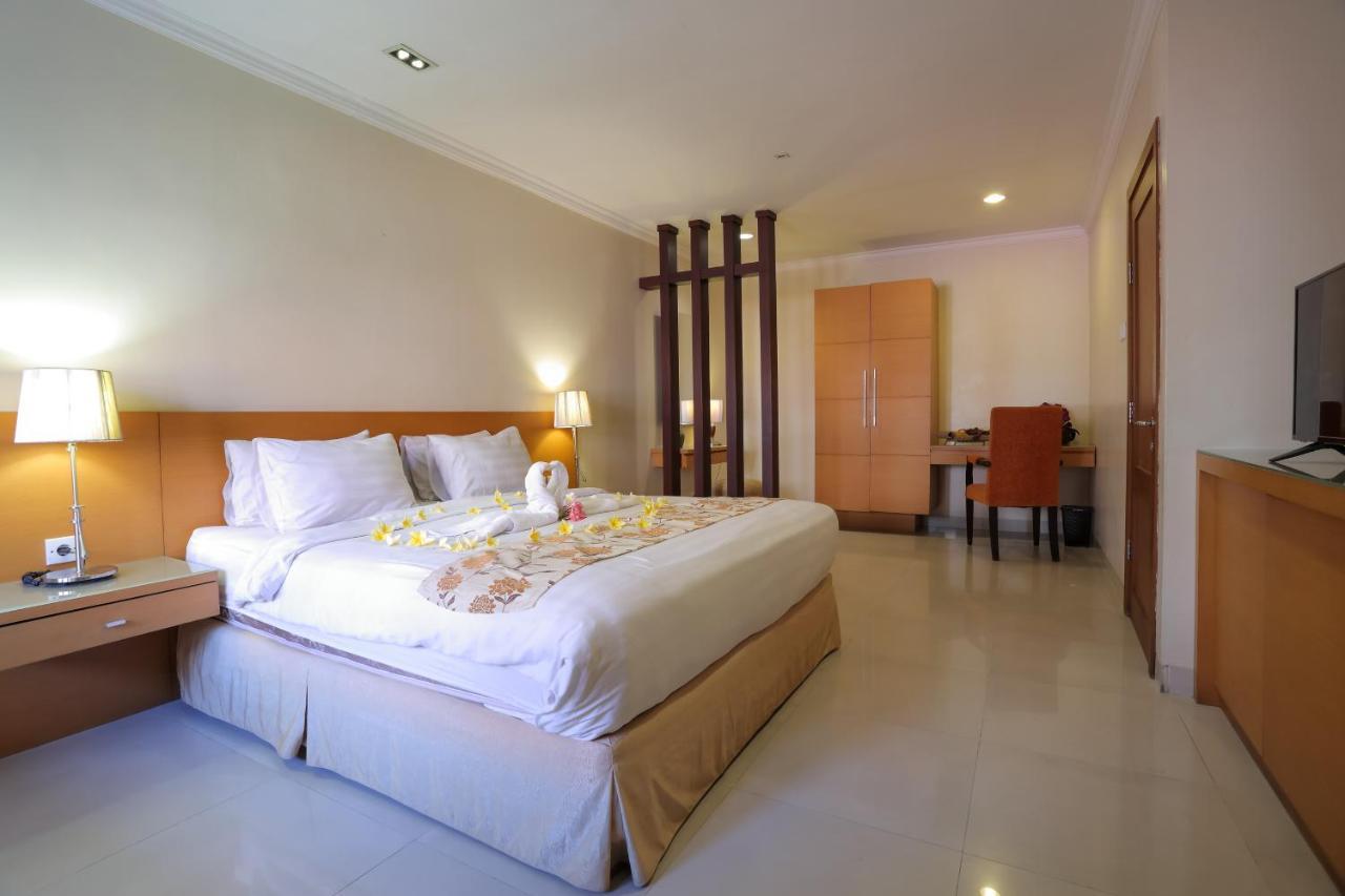 Country Heritage Hotel Surabaya Exteriör bild