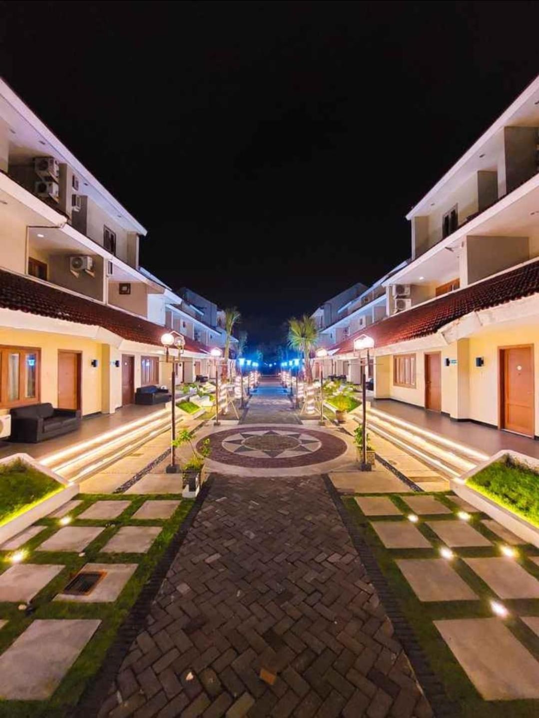 Country Heritage Hotel Surabaya Exteriör bild